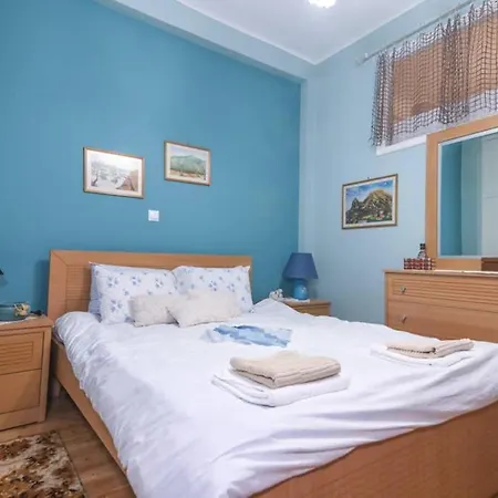 Apartment Quiet, Fully Refurbished In *
