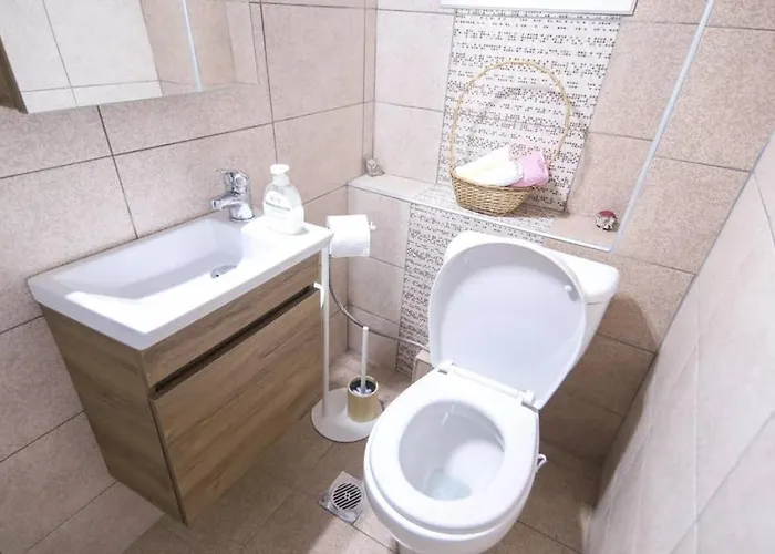 Quiet, Fully Refurbished In Διαμέρισμα