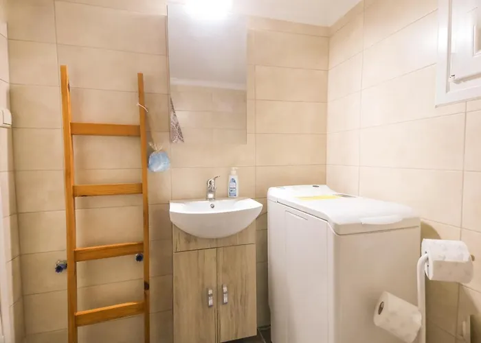 Quiet, Fully Refurbished In *