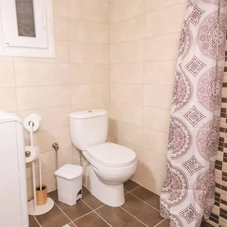 Quiet, Fully Refurbished In Daire *