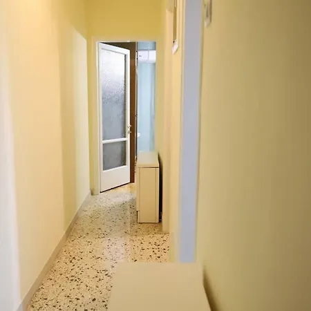 Quiet, Fully Refurbished In Saloniki