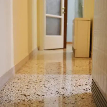 Quiet, Fully Refurbished In Apartament *
