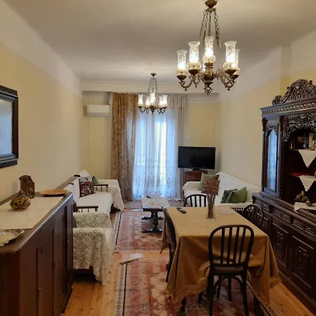 Quiet, Fully Refurbished In Appartamento